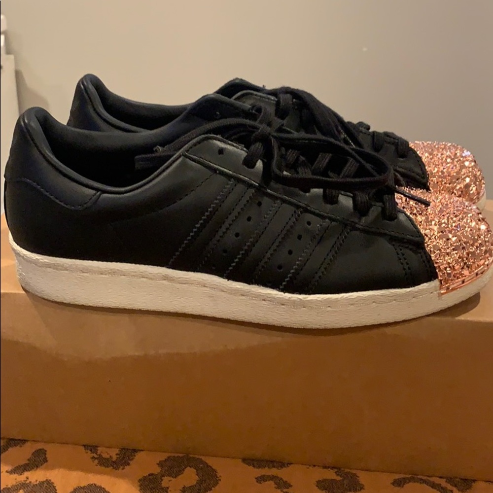 Adidas superstar trainers with copper toe